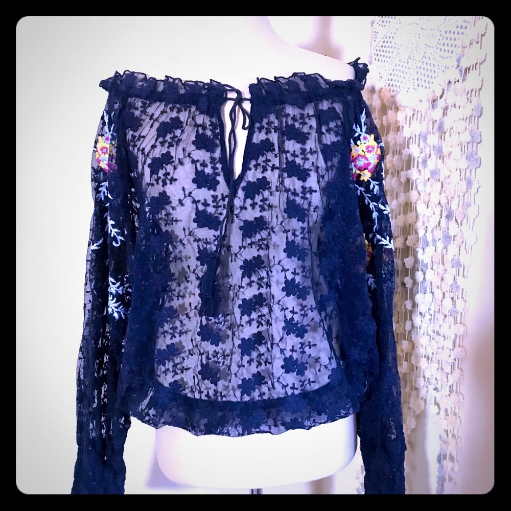 💐Free People Lace Embroidered Floral Top 💐